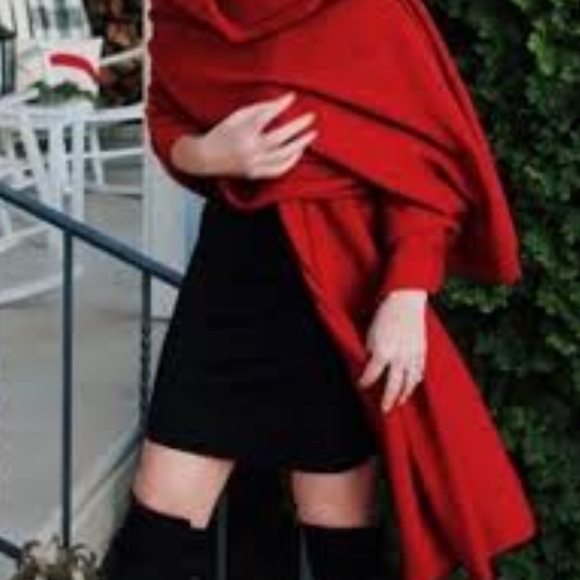 ❤️ MOLINA Crimson RED Hooded Cape Cloak Pancho Scarf IRELAND Cashmere Wool NWOT! - Picture 16 of 16